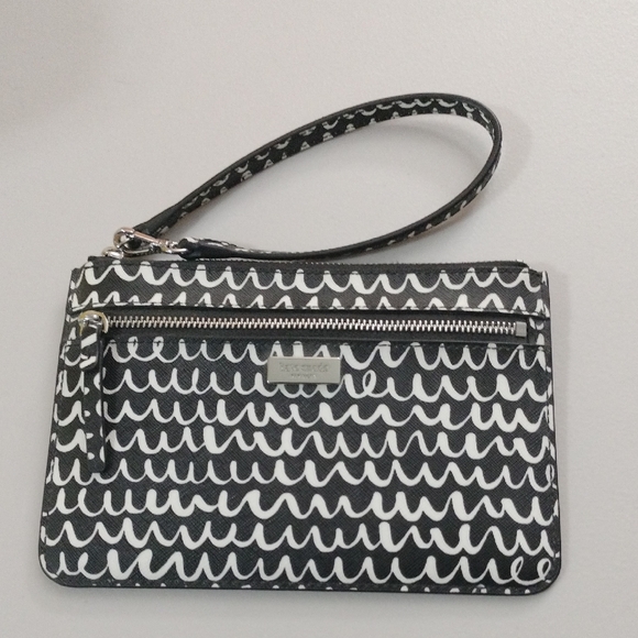 Kate Spade Black and White Wave Pattern Wristlet - Picture 1 of 2